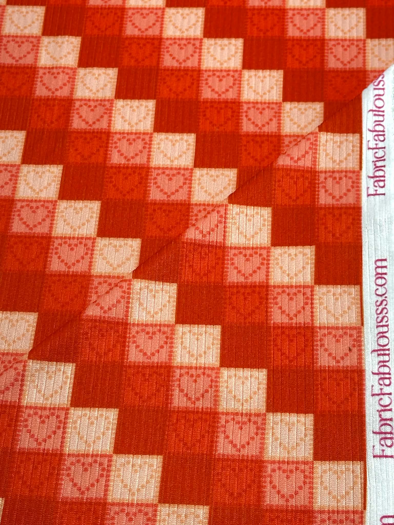 (4X2 YUMMY RIB) PINK AND RED HEARTS ON CHECKERED PATTERN