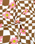 (DBP) PINK, YELLOW HAPPY FACE FLOWERS ON BROWN CHECKERED WAVE