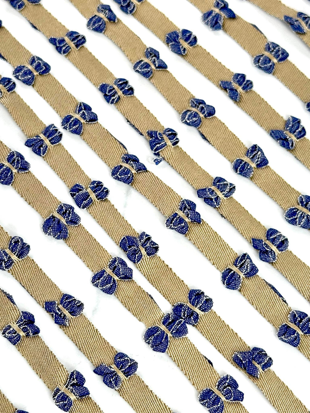 (TRIM) DENIM BOWS ON KHAKI STRIP