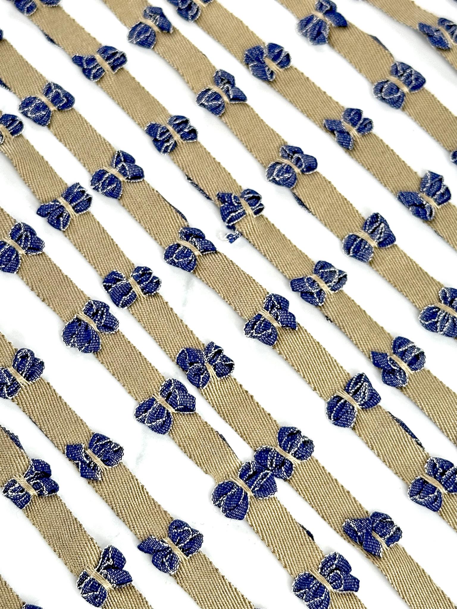(TRIM) DENIM BOWS ON KHAKI STRIP