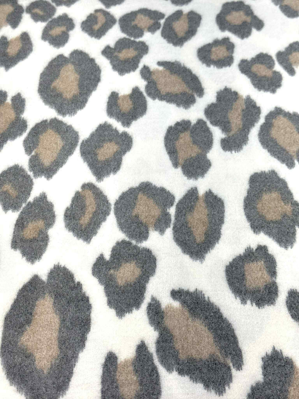 (BRUSHED SWEATER KNIT) LEOPARD ON OFF WHITE (1)