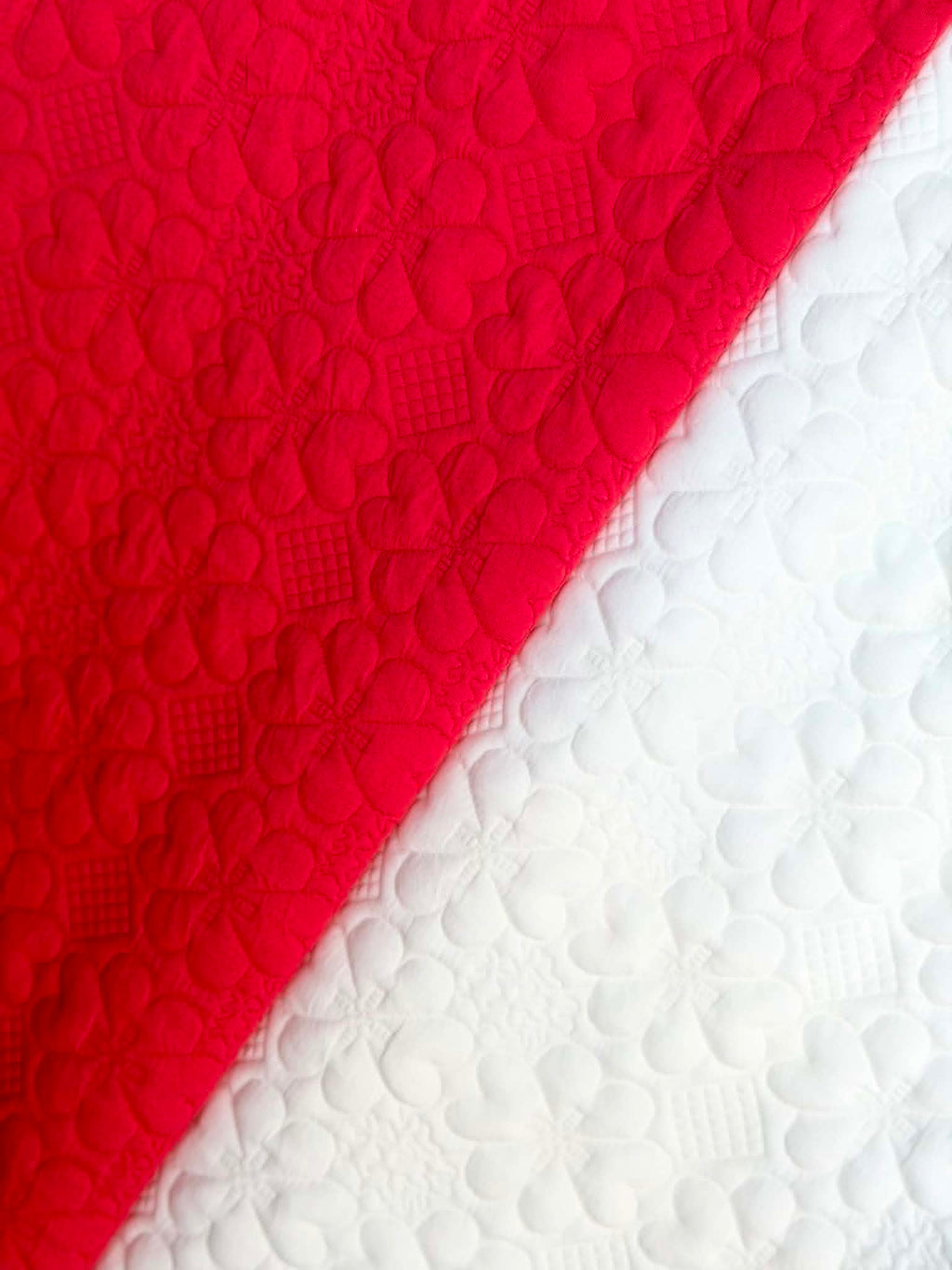 (JACQUARD KNIT) 3D WHITE EMBOSSED FLOWERS