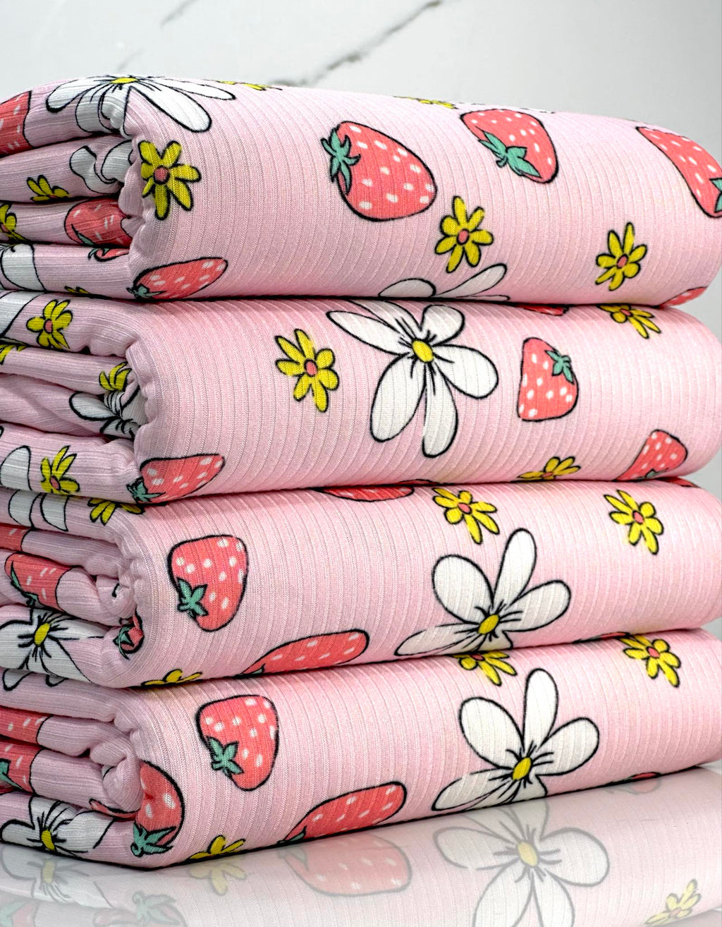 (YUMMY RIB) STRAWBERRIES AND FLOWERS ON PINK