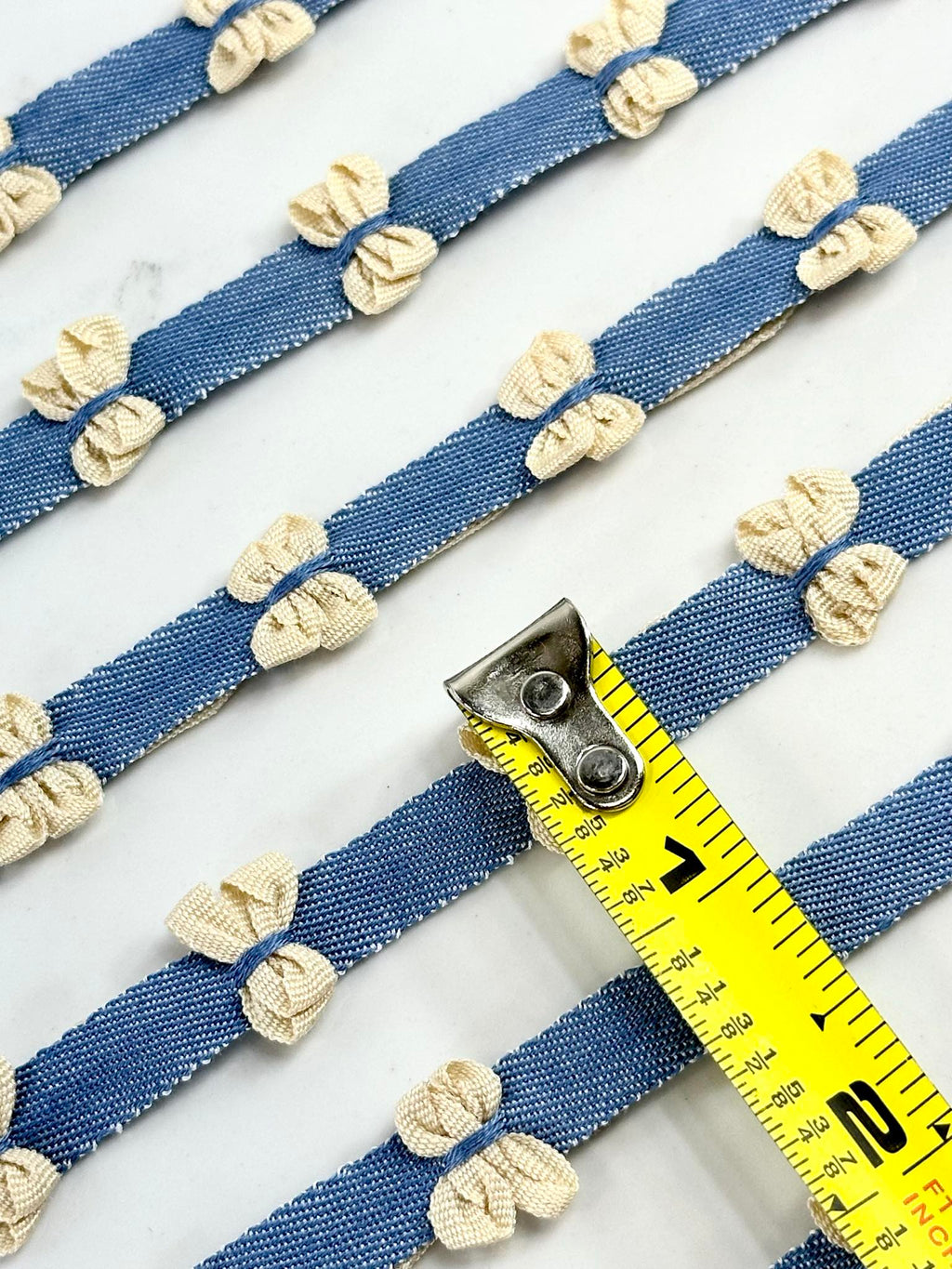 (TRIM) CREAM BOWS ON DENIM STRIP
