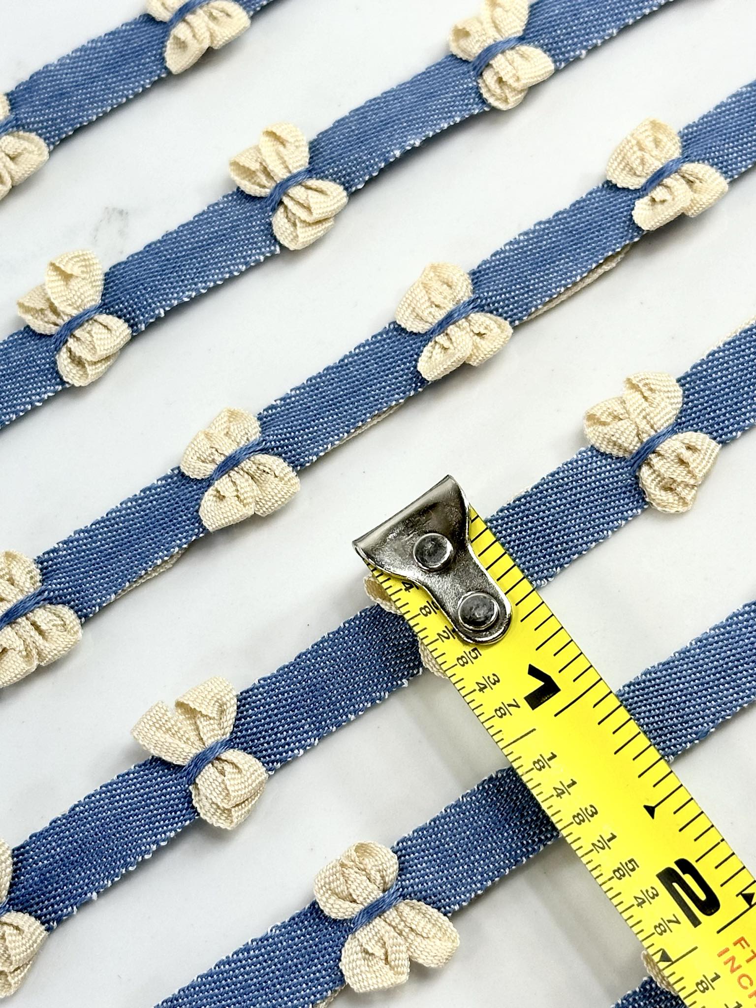 (TRIM) CREAM BOWS ON DENIM STRIP