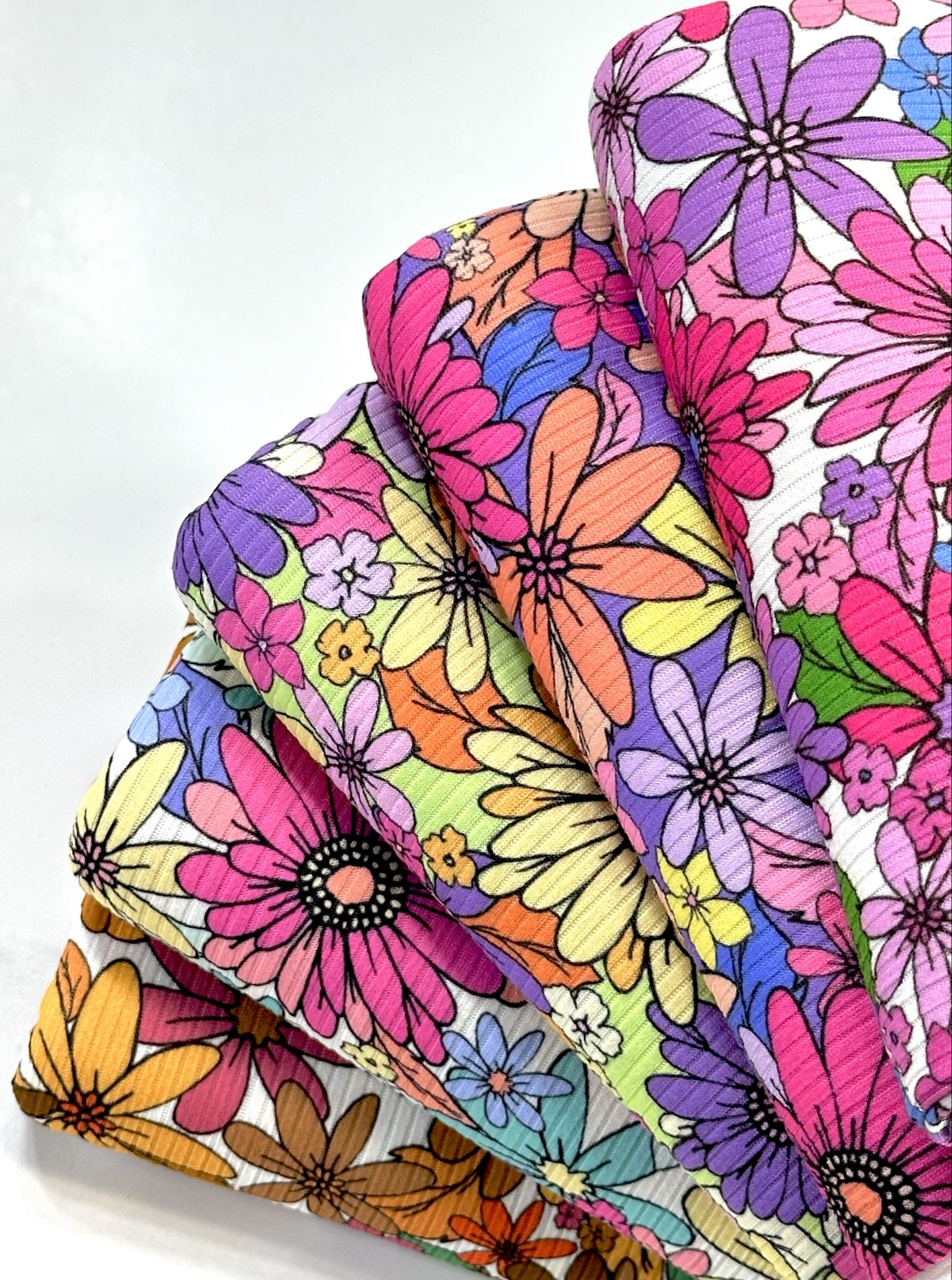 (YUMMY RIB) NEW MINT, LIGHT YELLOW AND FUCHSIA FLOWERS ON WHITE (3)
