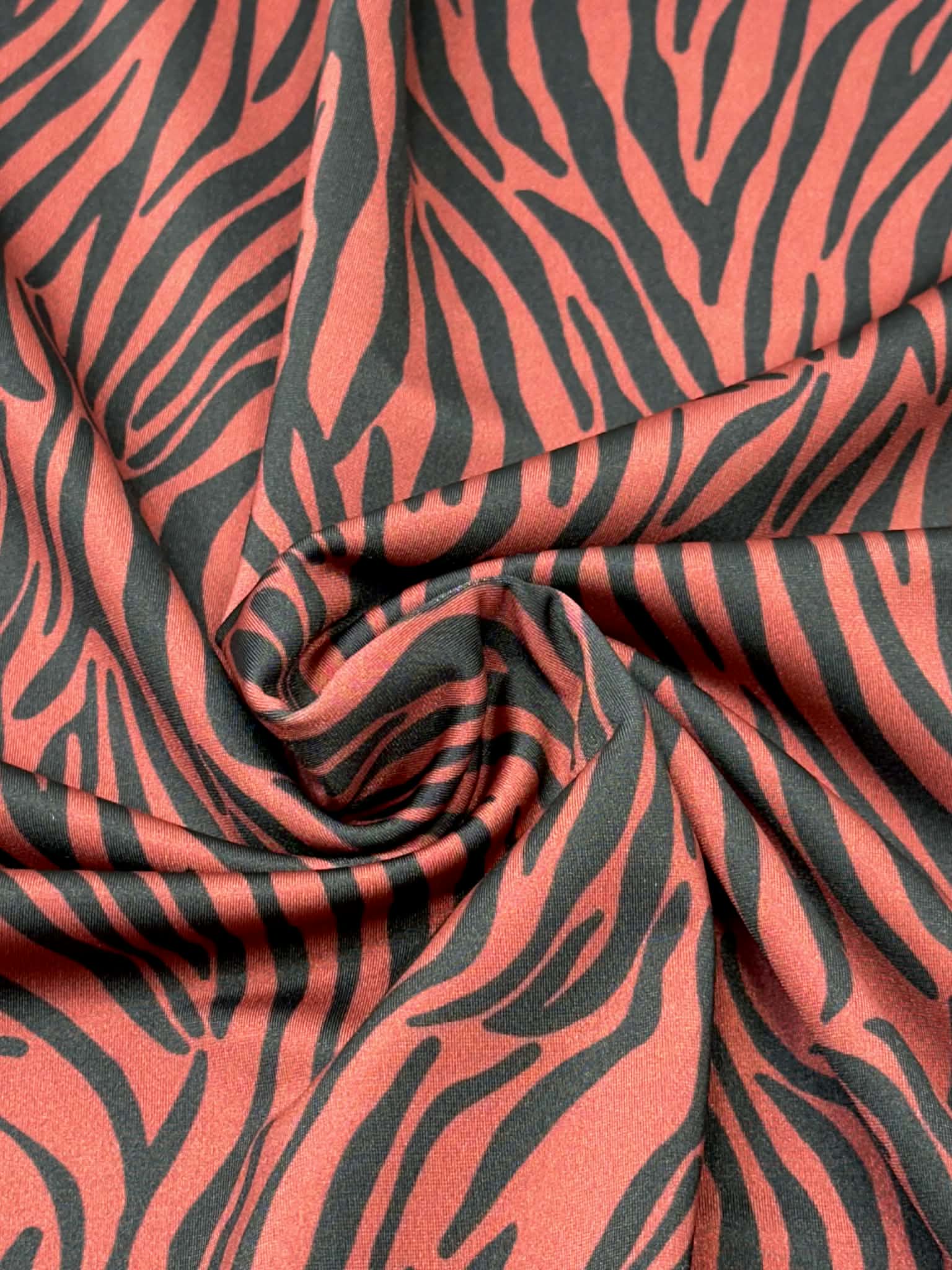 (SWIM) BLACK ZEBRA ON BURGUNDY(2)