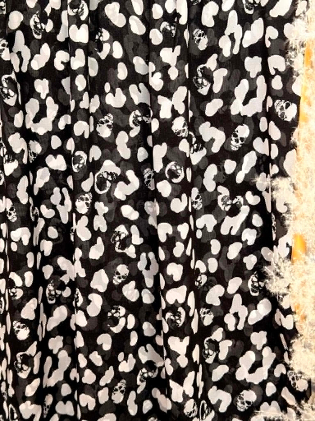 (WOVEN) SKULL AND LEOPARD PATTERN ON BLACK
