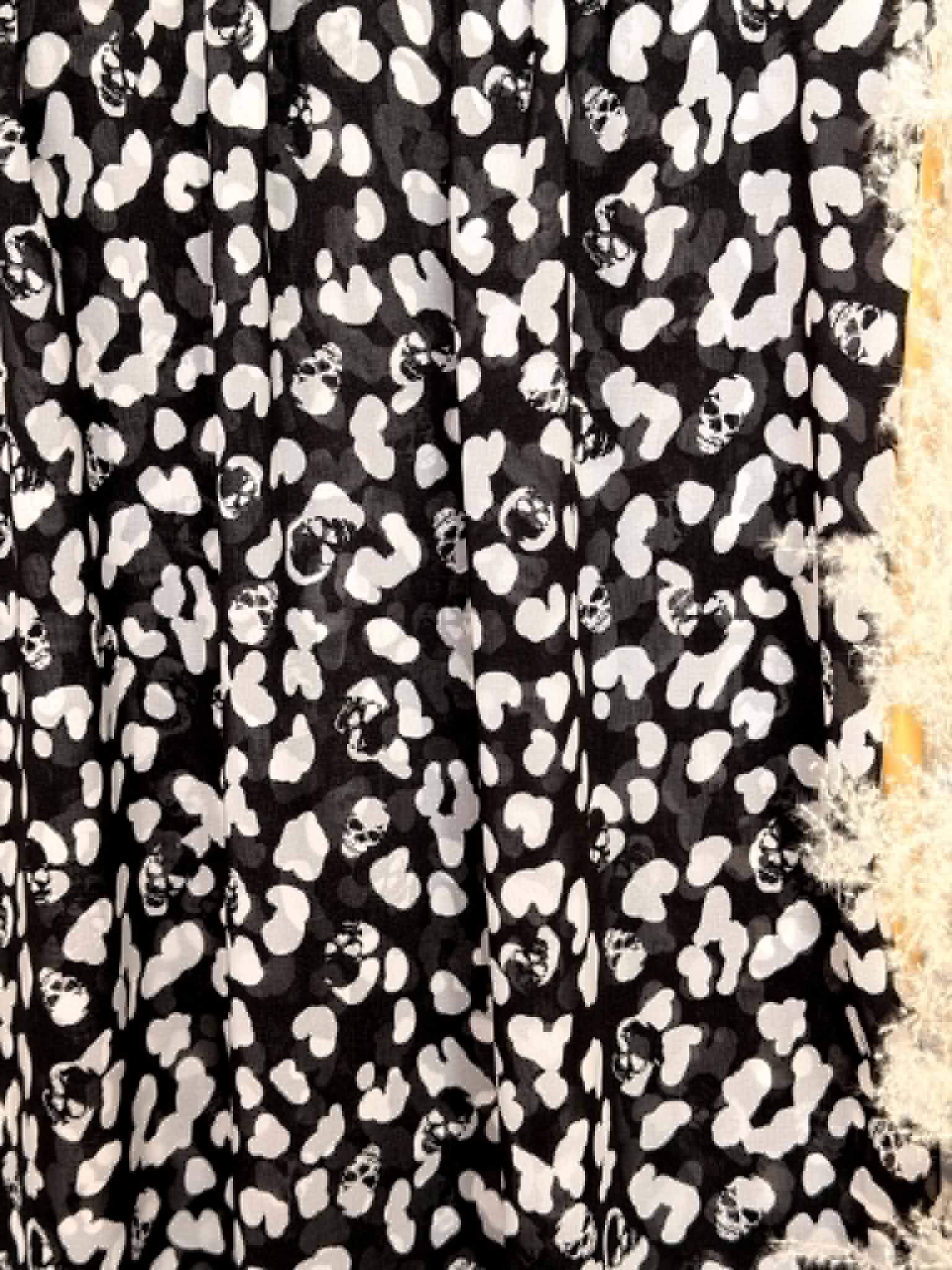 (WOVEN) SKULL AND LEOPARD PATTERN ON BLACK
