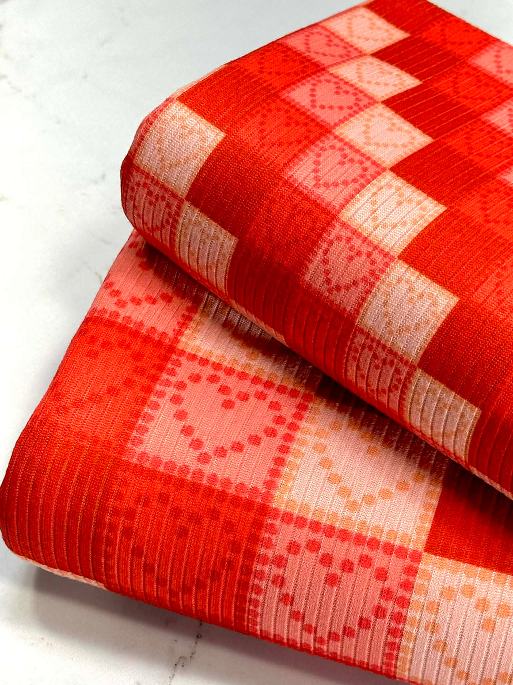 (4X2 YUMMY RIB) MEDIUM PINK AND RED HEARTS ON CHECKERED PATTERN