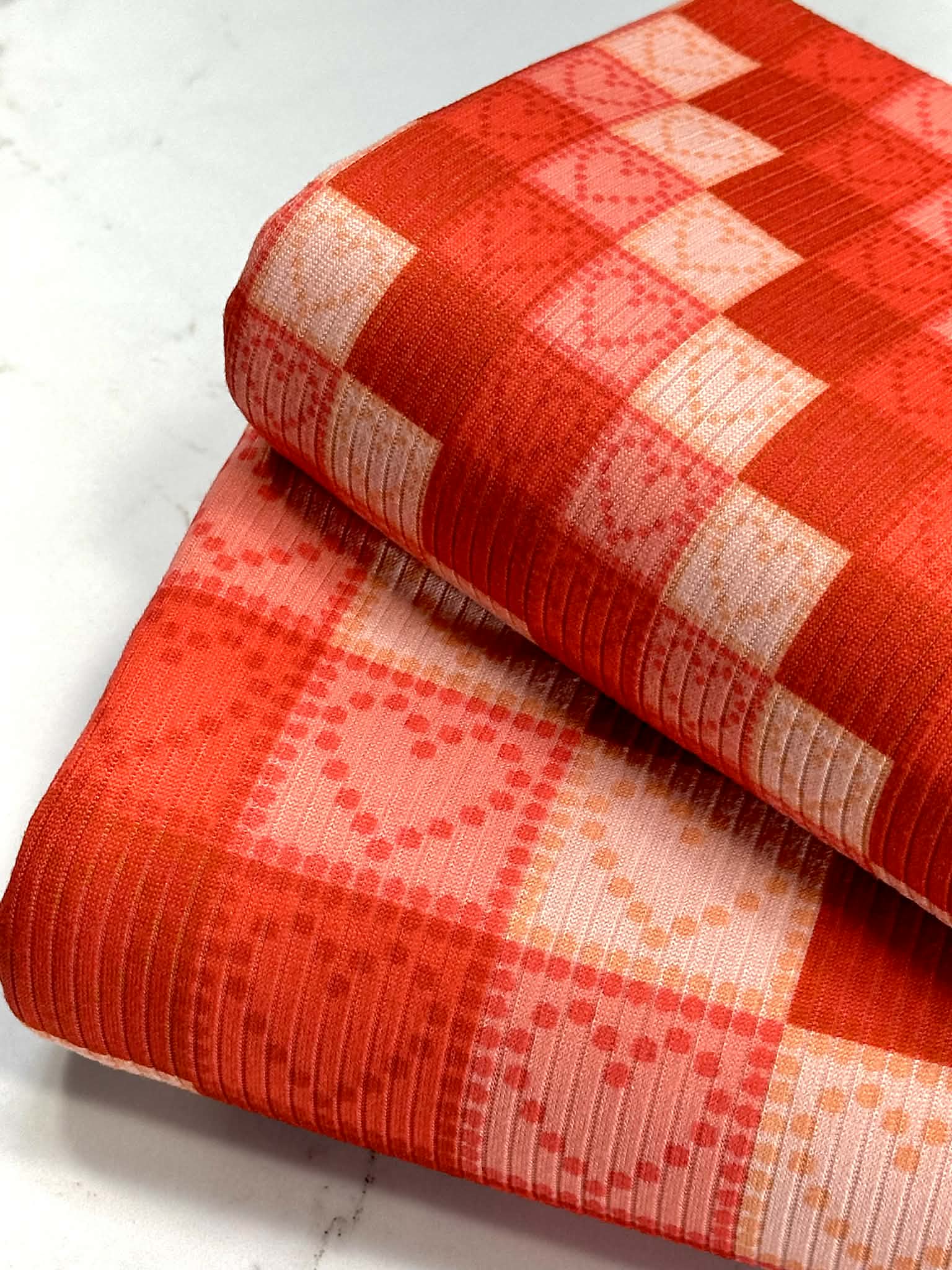 (4X2 YUMMY RIB) MEDIUM PINK AND RED HEARTS ON CHECKERED PATTERN