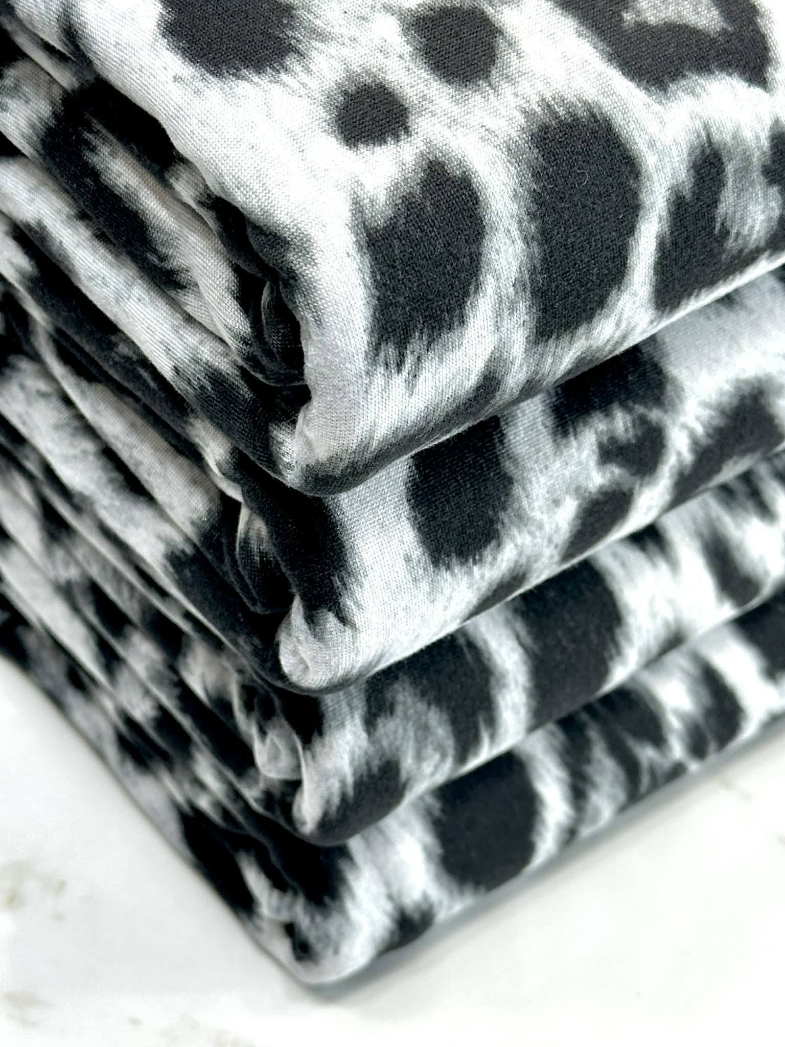 (DBP) BLACK CHEETAH ON LIGHT GRAY