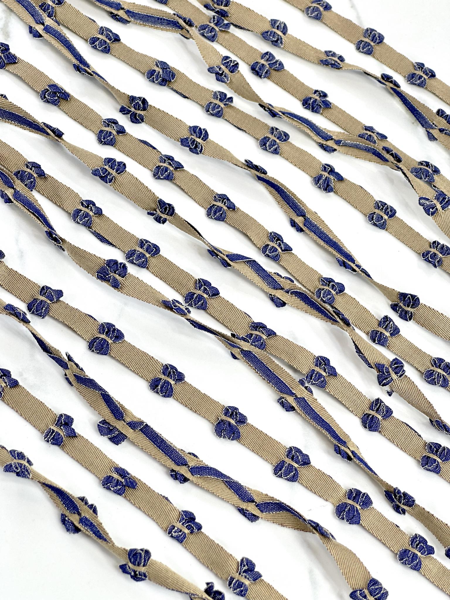 (TRIM) DENIM BOWS ON KHAKI STRIP