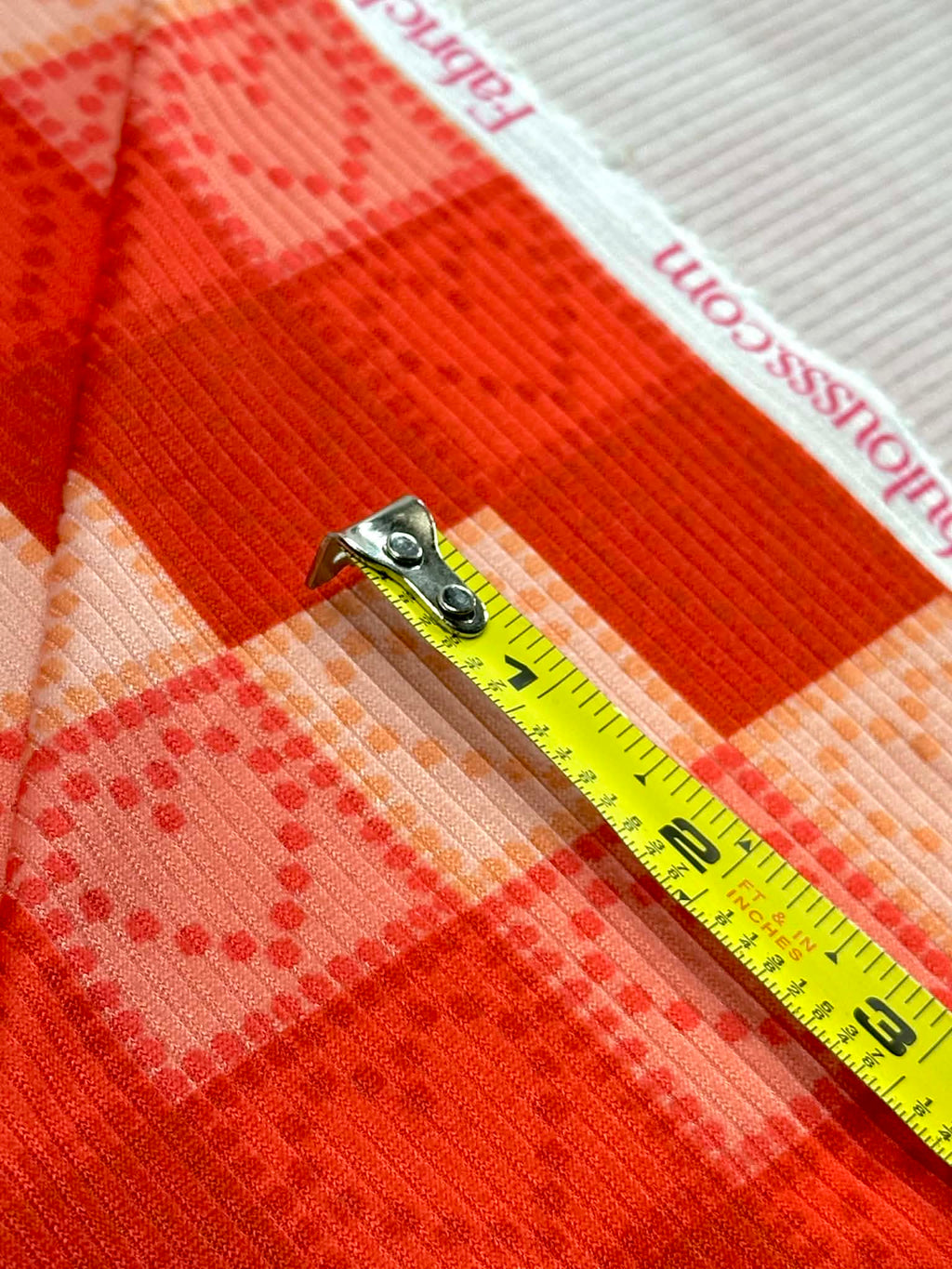 (4X2 YUMMY RIB) MEDIUM PINK AND RED HEARTS ON CHECKERED PATTERN