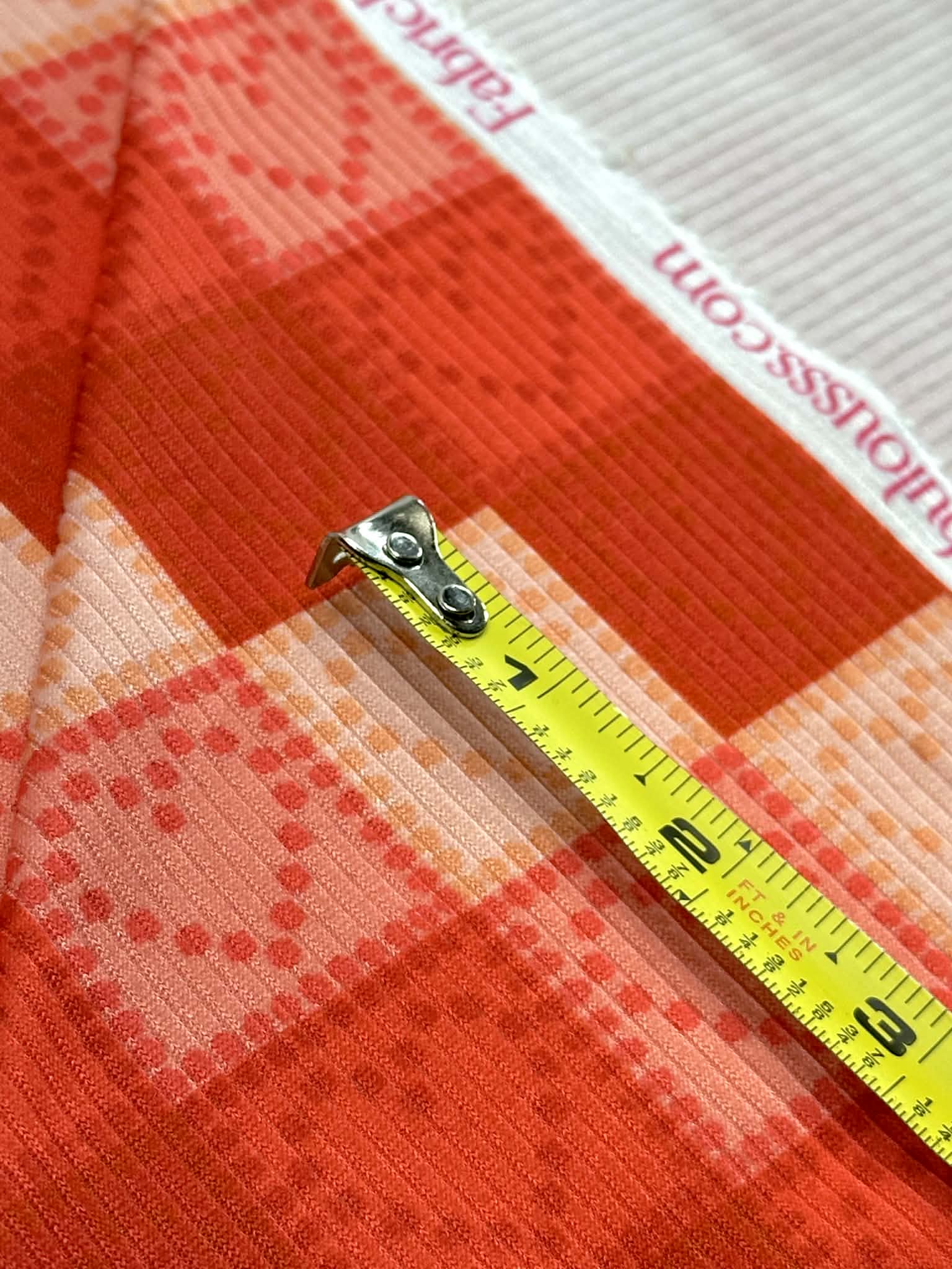 (4X2 YUMMY RIB) MEDIUM PINK AND RED HEARTS ON CHECKERED PATTERN