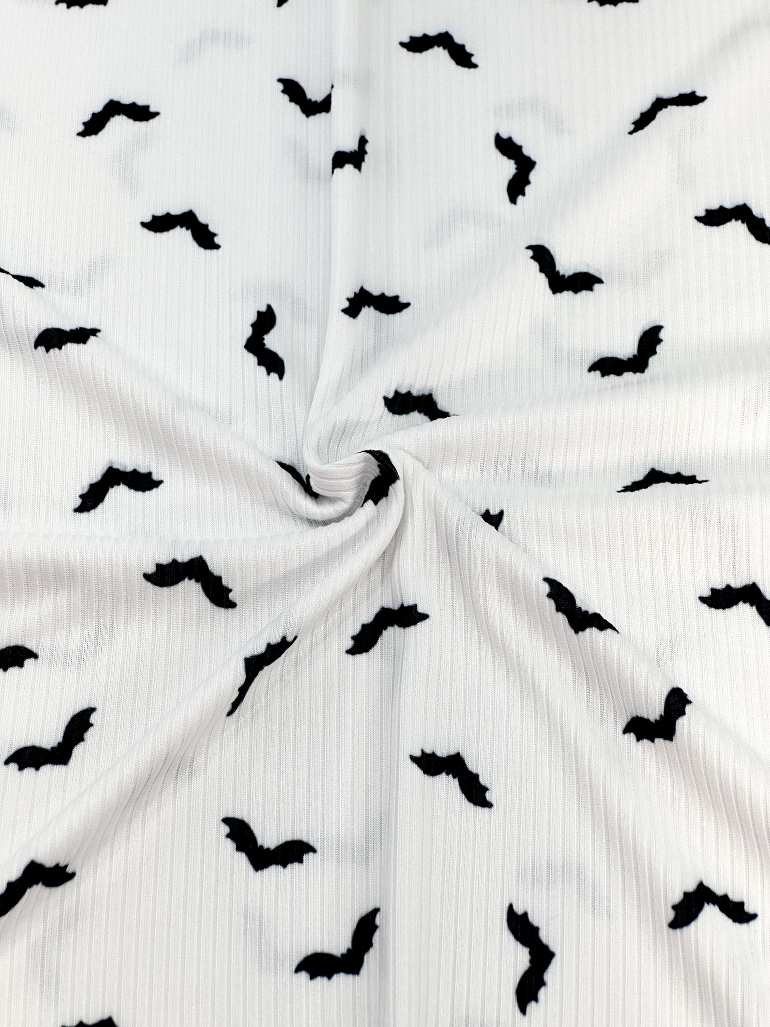 (YUMMY RIB) BLACK BATS ON OFF WHITE