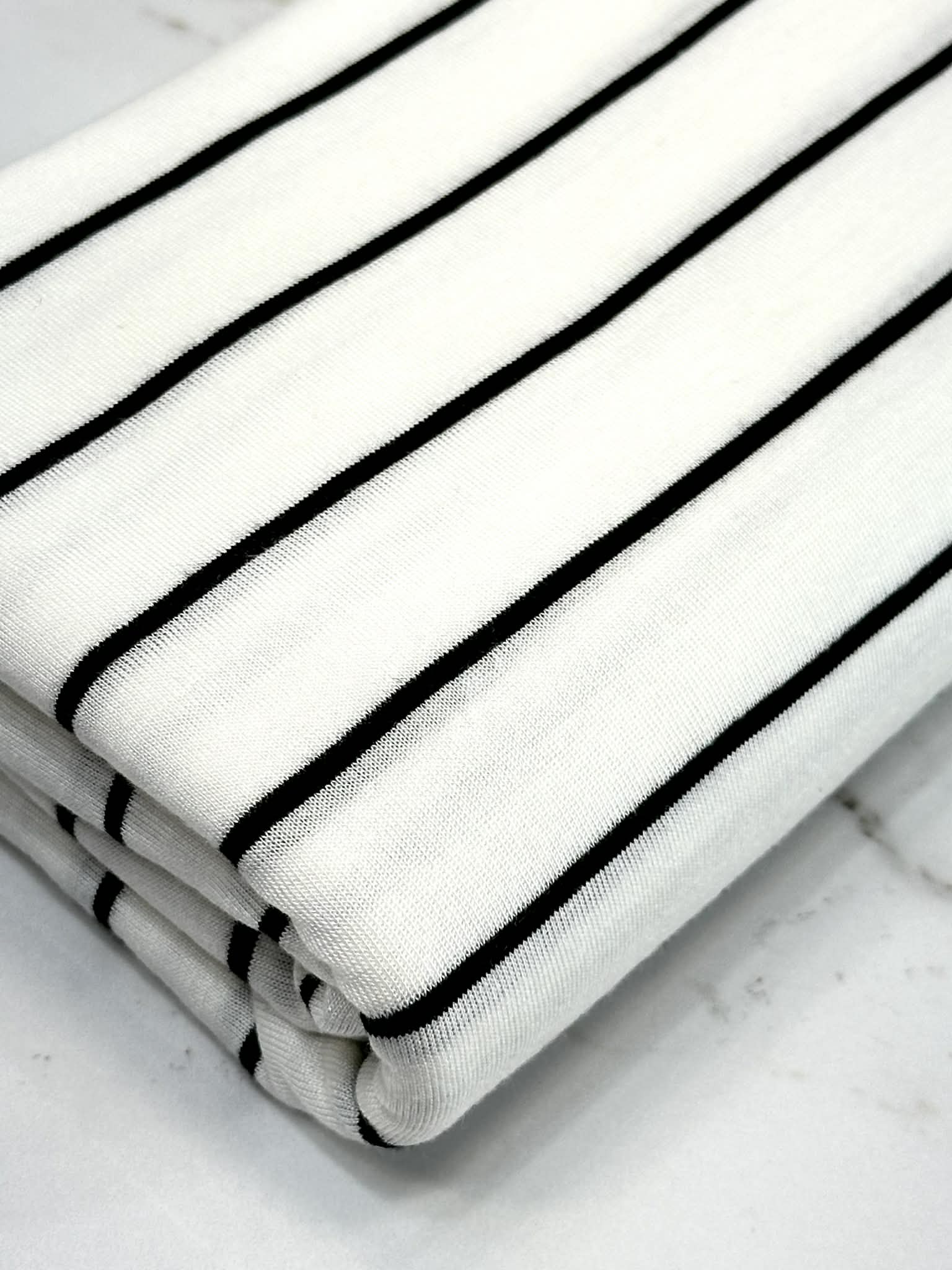 (KNIT) THIN BLACK STRIPES ON OFF WHITE(5)