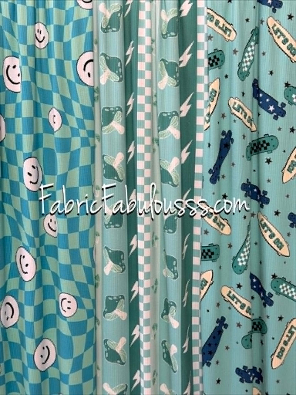 (4X2 YUMMY RIB) HAPPY FACES ON TURQUOISE AND MINT CHECKERED WAVE