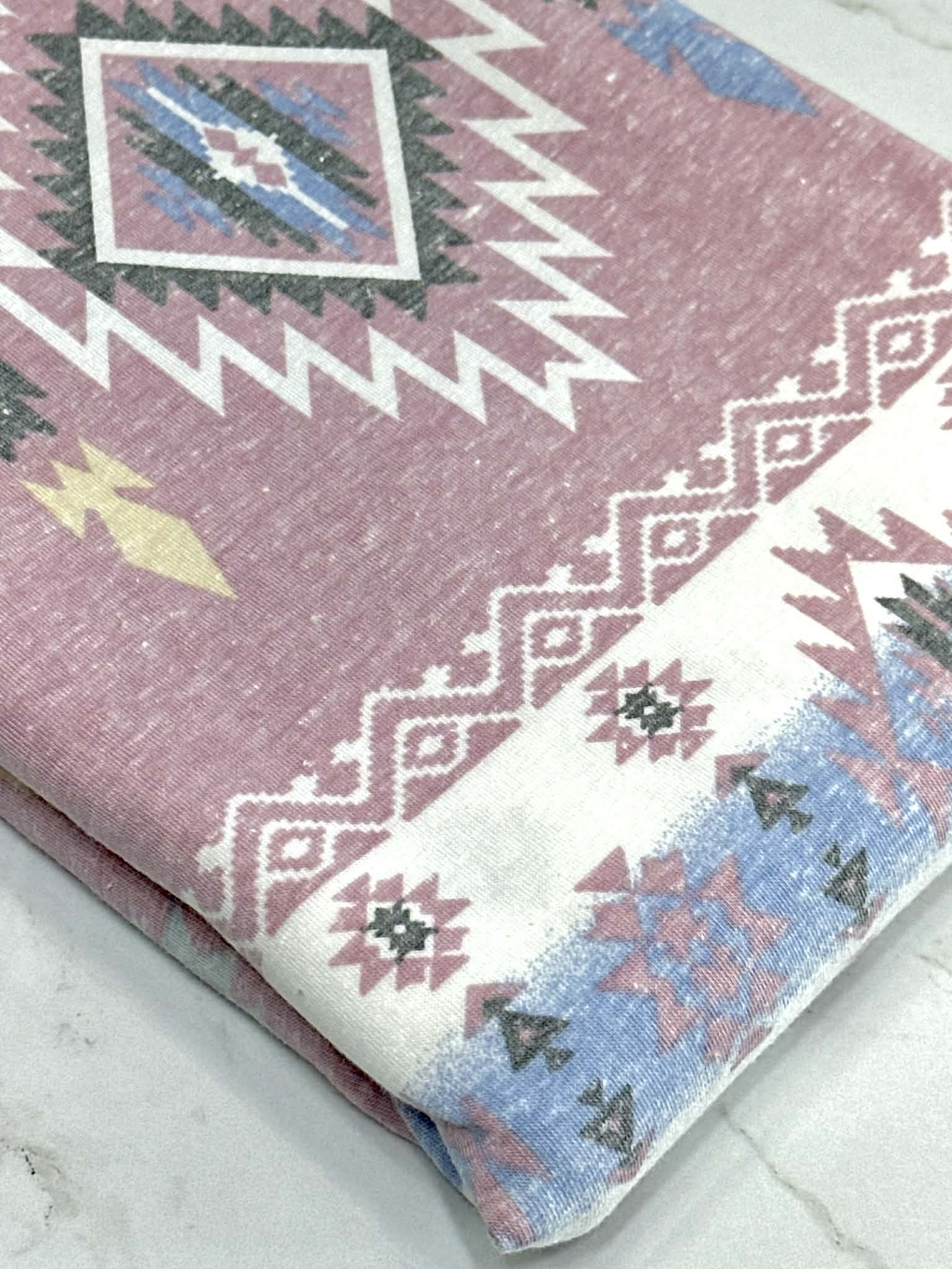 (KNIT) AZTEC PATTERN ON MAUVE