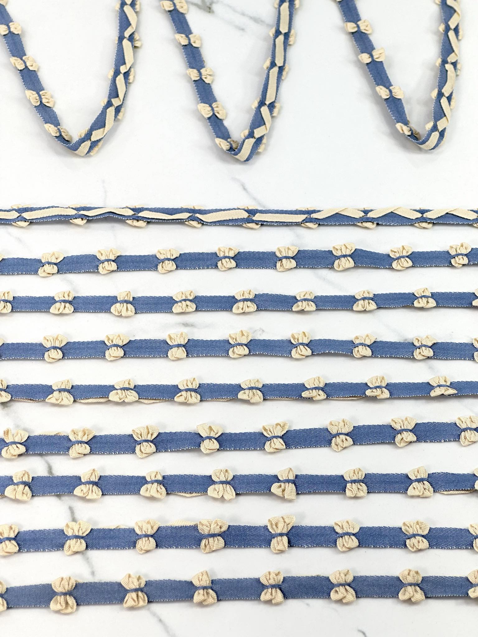 (TRIM) CREAM BOWS ON DENIM STRIP