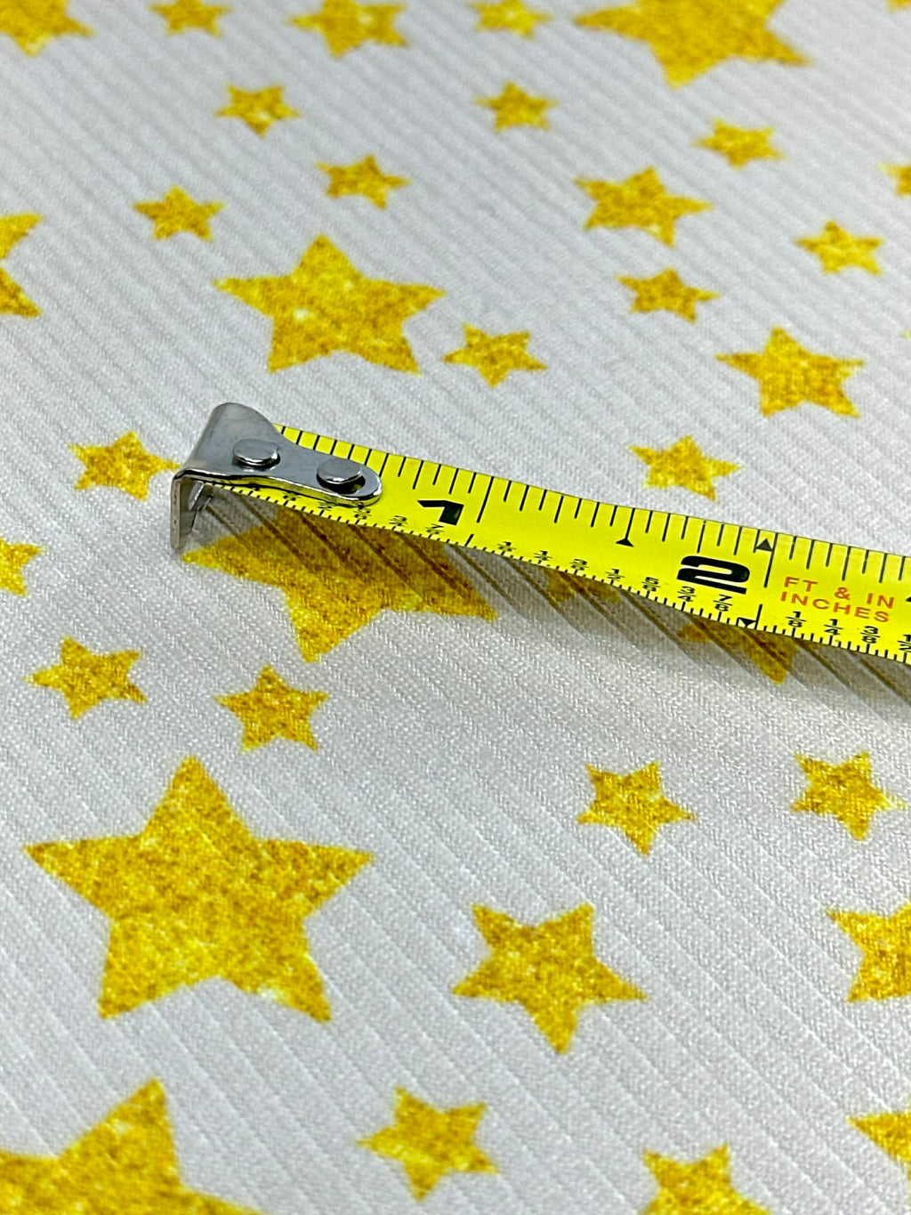 (4X2 YUMMY RIB) GOLD SHIMMER STARS ON CREAM