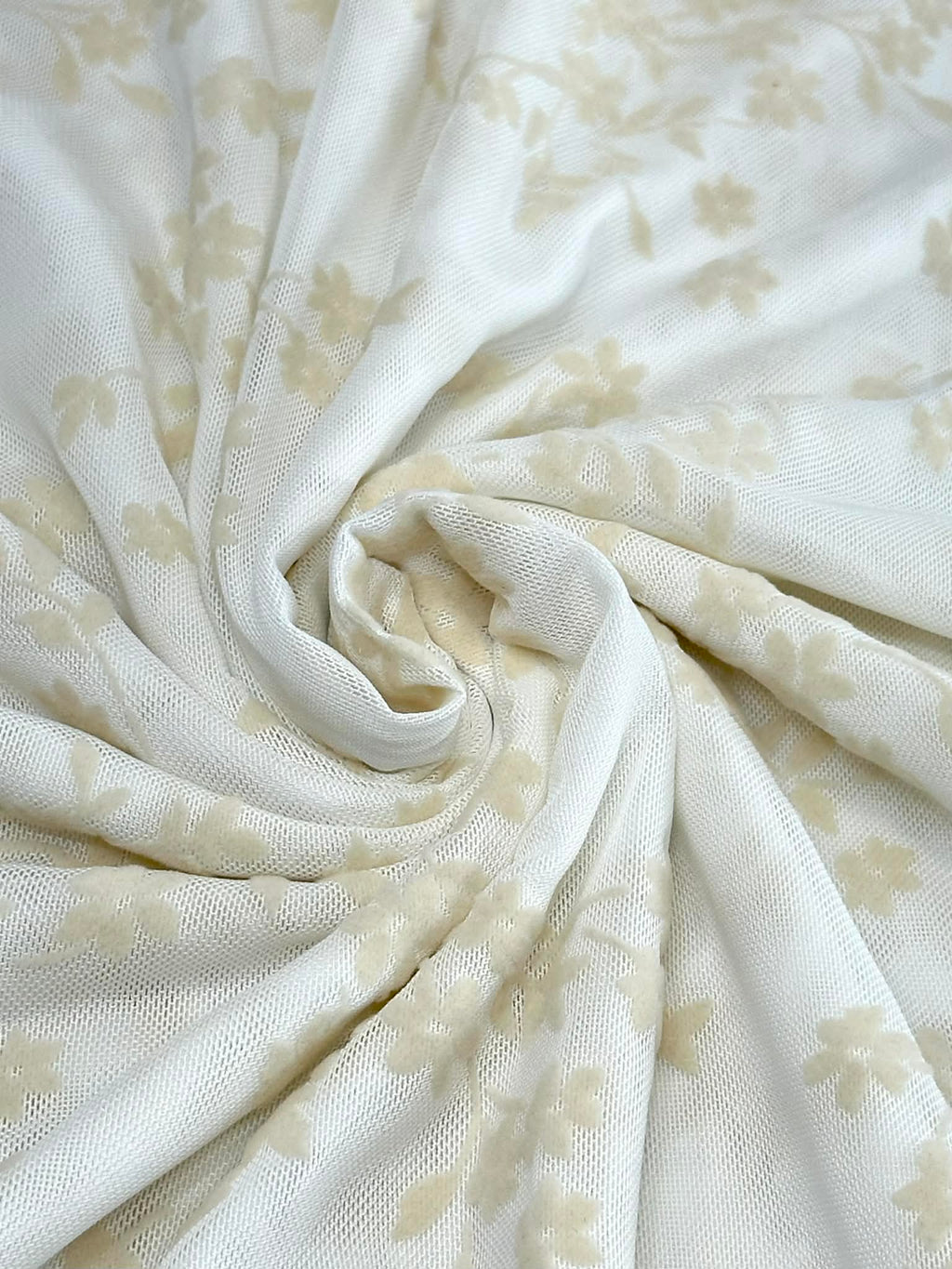 (MESH) CREAM FLOWERS ON OFF WHITE