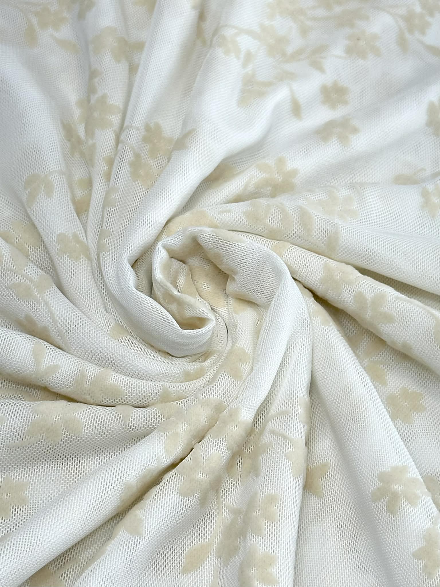(MESH) CREAM FLOWERS ON OFF WHITE