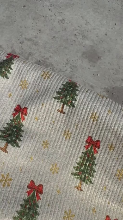 (4X2 RIB) CHRISTMAS TREE RED BOWS ON SHIMMER OFF WHITE