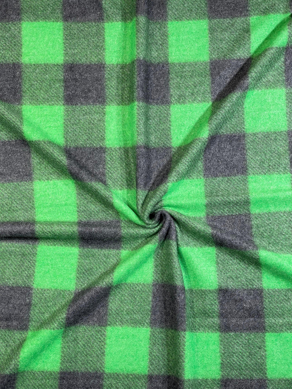 (BRUSHED SWEATER KNIT) POWDER BLACK AND KELLY GREEN