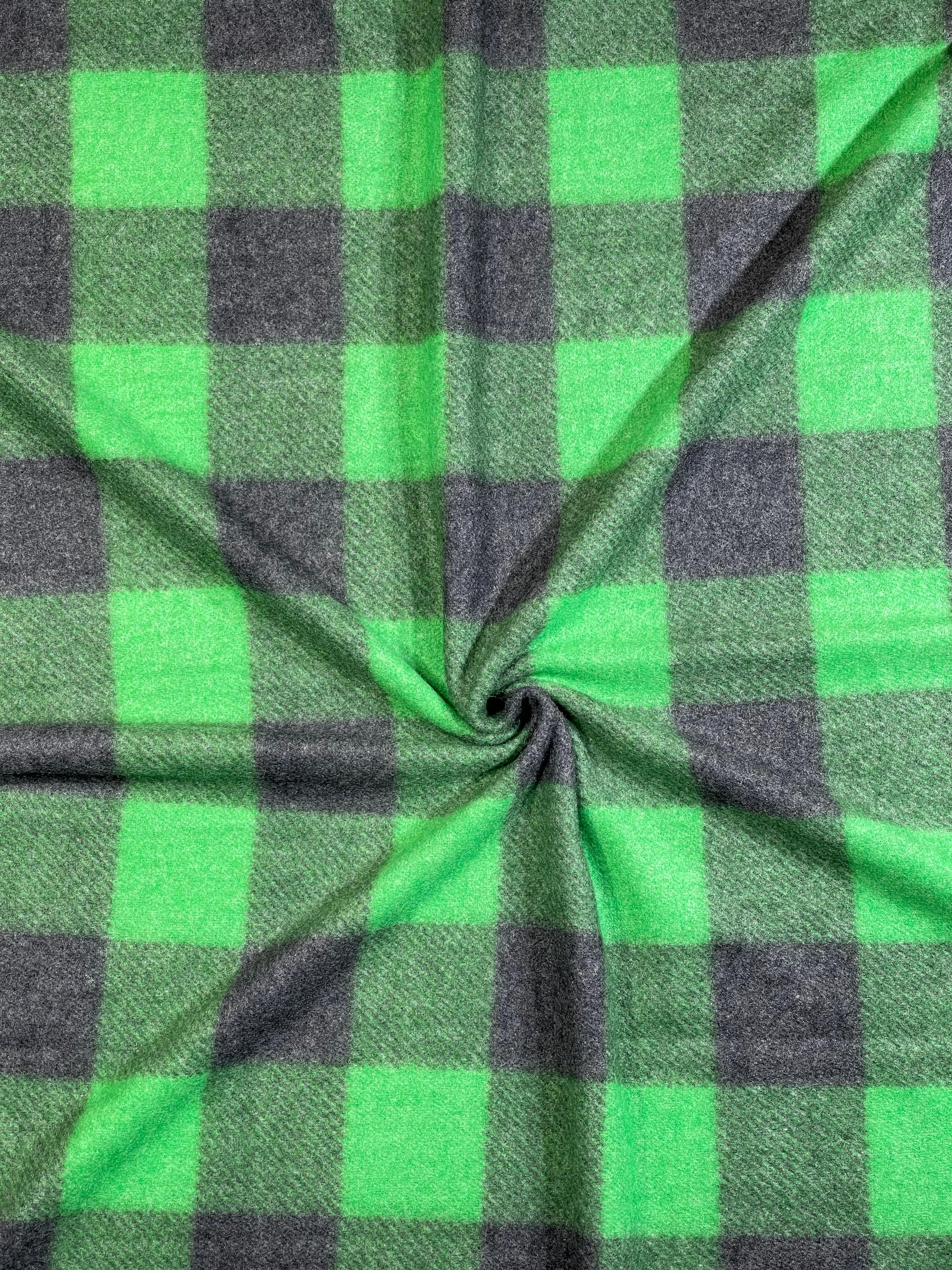 (BRUSHED SWEATER KNIT) POWDER BLACK AND KELLY GREEN
