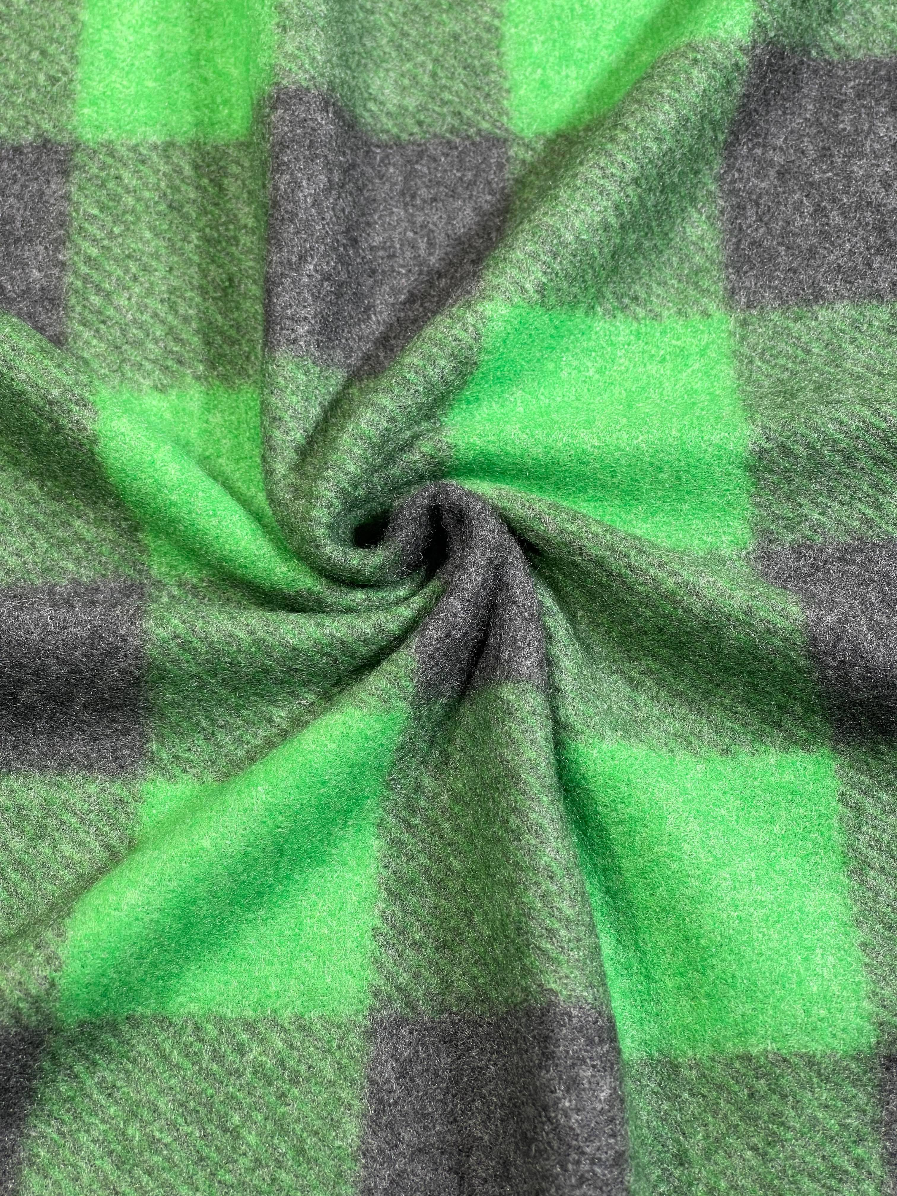 (BRUSHED SWEATER KNIT) POWDER BLACK AND KELLY GREEN