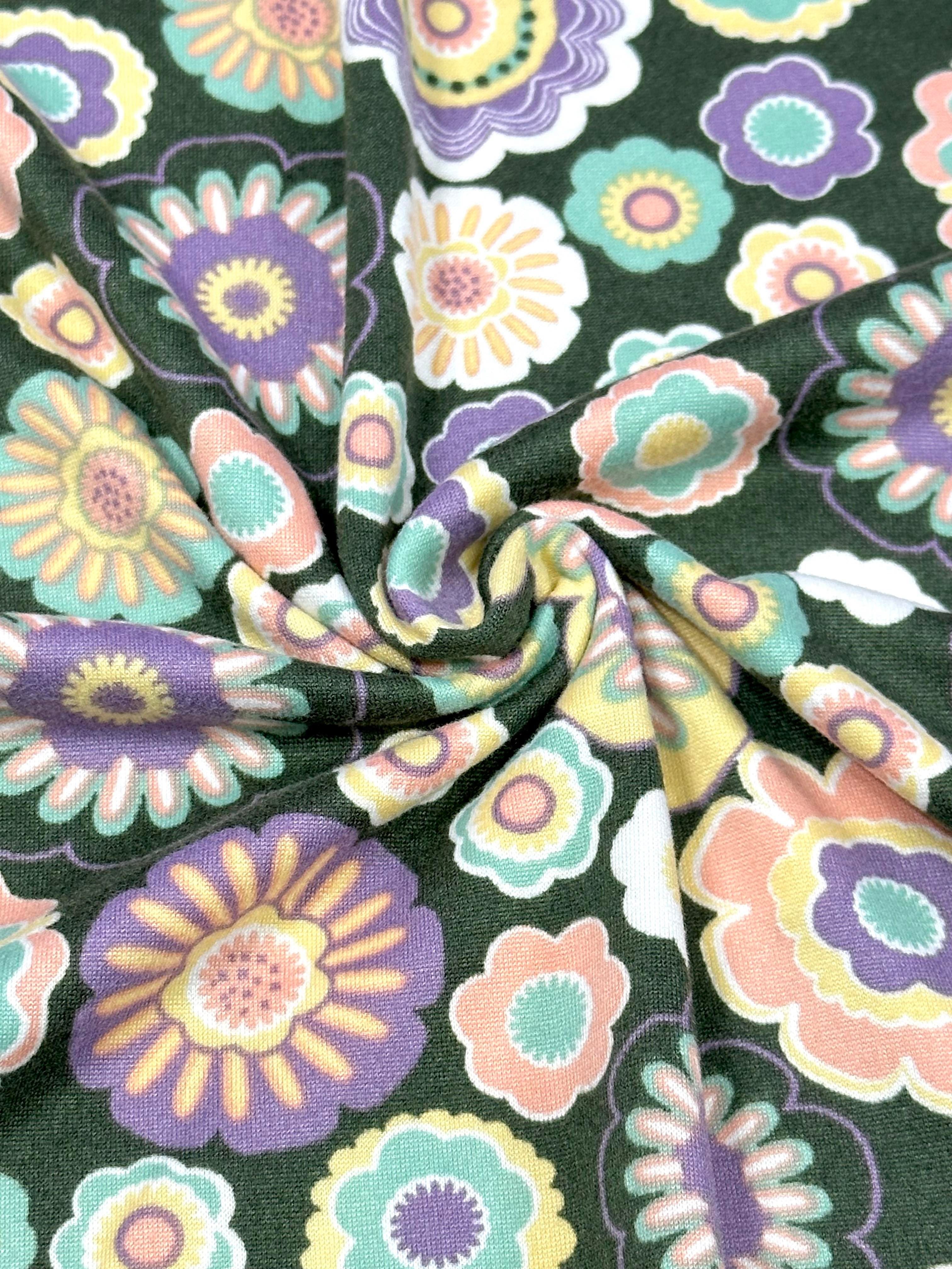 (DBP) RETRO FLORAL ON VINTAGE GREEN